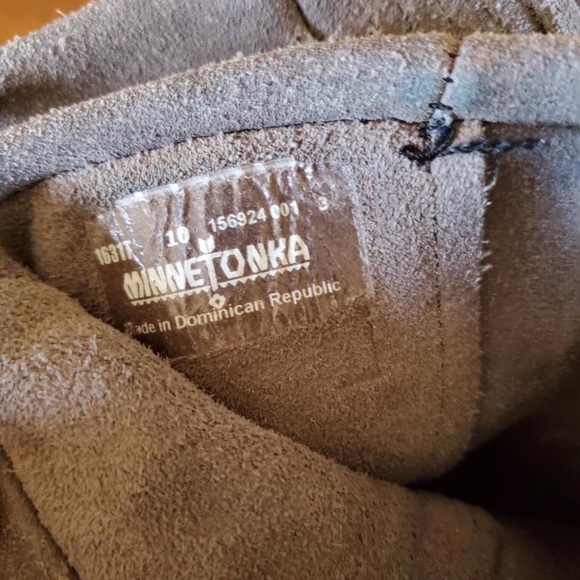 Minnetonka Gray 3-Layer Fringe Suede Boots Size 10 - Picture 9 of 10